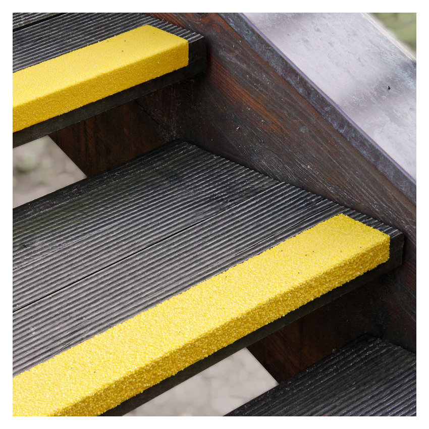 Accessibilité ERP Profil de nez de marche en fibre de verre court - 18 - NDM verre court