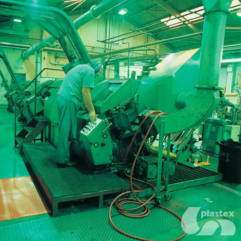 Tapis et revêtements de sols Revêtement à rainures solide et antidérapant - 1254 - FLEXI RIDGE