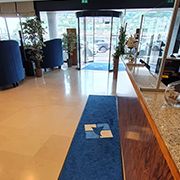 Tapis logo reception | Hôtel Le Grand Pavois